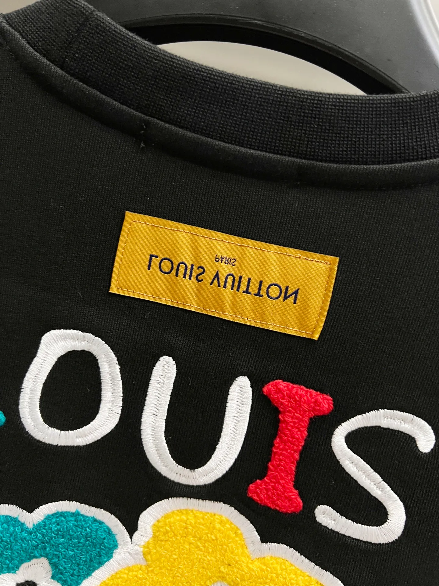 🅿️290 1v Louis* 2025 autumn and winter new style, customized 430g double yarn fabric, round neck long-sleeved sweatshirt, colorful three-dimensional towel embroidery design, high-end version! The same loose version for men and women S M L XL XXL five sizes color black white